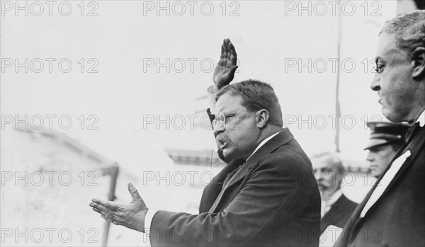 Theodore Roosevelt speaking, Yonkers, 10 17 12