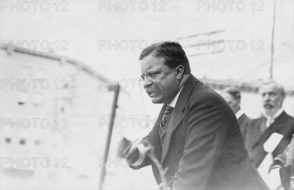 Theodore Roosevelt speaking, Yonkers, 10 17 12