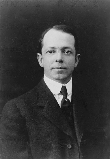 Prof. Henry Solon Graves, head-and-shoulders portrait, facing front 1890-1910