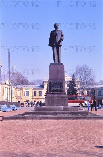 1970s Soviet Union statue - possibly Vladimir Lenin ca. 1978