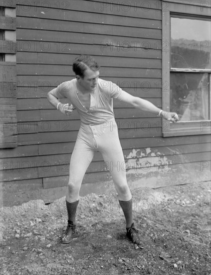 Stanley Ketchel in boxing pose