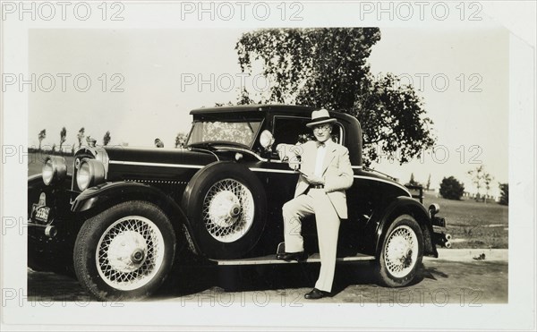 Architect Väinö Wiitala with his car