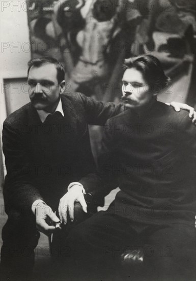 Axel Gallén holding his hand on Maxim Gorky´s shoulder in Gallén´s studio