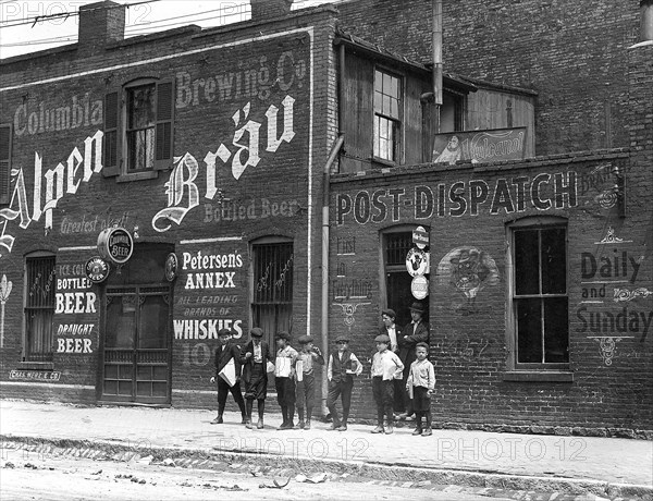 Johnston's Branch adjoining Saloon. St. Louis, Mo, May 1910
