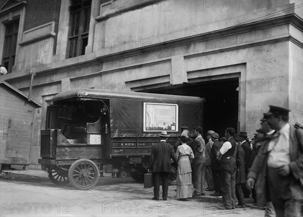 Photograph shows American Express trucks transporting gold shipped by Great Britain to New York City for safe-keeping during World War I ca. September 8, 1915