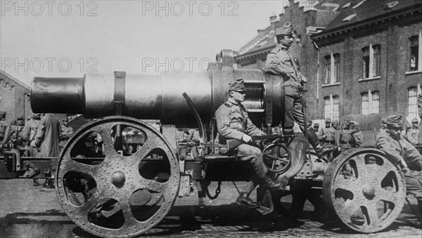 The barrel segment of a Skoda 305 mm Model 1911 howitzer gun ca. 1914-1915