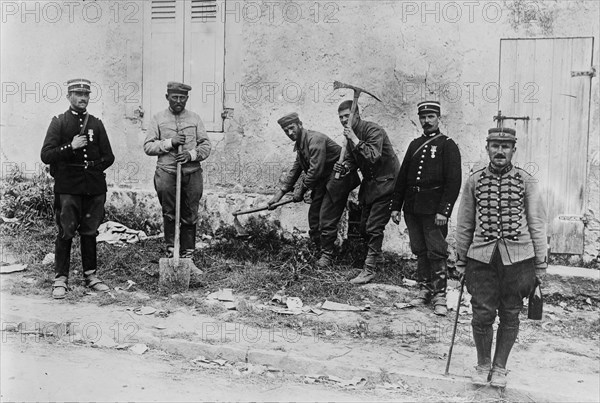 German prisoners working on a road between Villeroy and Neufmontiers, France during World War I ca. 1914