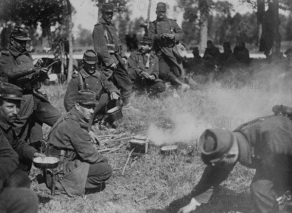 French soldiers eating in the field during World War I ca. 1914-1915