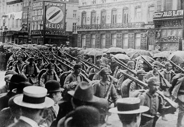 Brussels -- Germans crossing Place Charles Rogier, 8/20/14