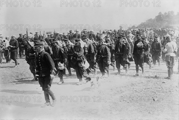 French soldiers marching at the beginning of World War I ca. 1914-1915