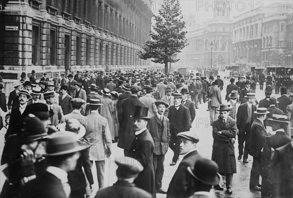 Crowd of people in Whitehall Street, near the corner Downing Street, London, England, during World War I ca. 1914