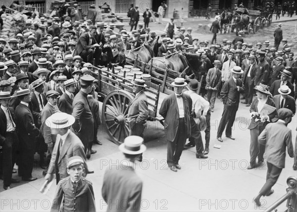 Loading gold for shipment abroad ca. 1910-1915