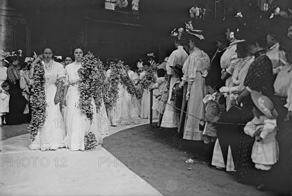 Vassar College Graduates participating in the Daisy Chain ca. June 1908