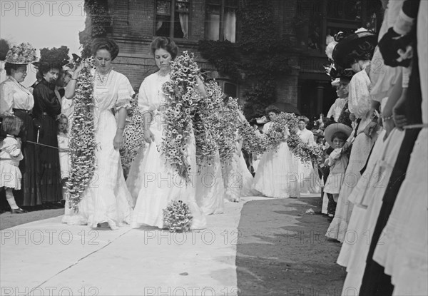 Vassar College Graduates participating in the Daisy Chain ca. June 1908