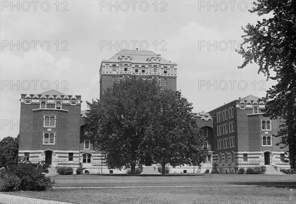 Building on the Vassar College campus ca. 1910-1929