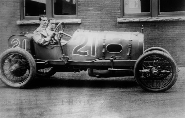 American racecar driver Caleb Smith Bragg in his race car ca. 1910-1915