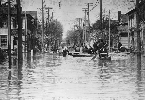 People being rescued during the Great Flood of Dayton in 1913