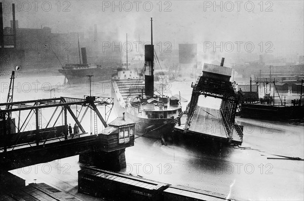 Bridge being swept away by flood waters - Cleveland ca. 1910-1915