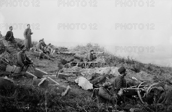 Soldiers (probably Bulgarians) with guns near Çatalca, Turkey during the Balkan Wars ca. 1912-1913