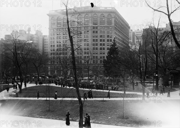People in Madison Square, New York City ca. 1910-1915