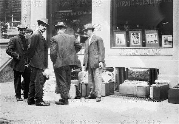 Greek immigrants preparing to leave New York City to return to their country and fight in the first Balkan War, which began in October 1912