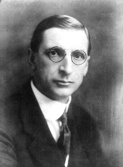 Eamonn De Valera, head-and-shoulders portrait, facing front ca. 1922-1930