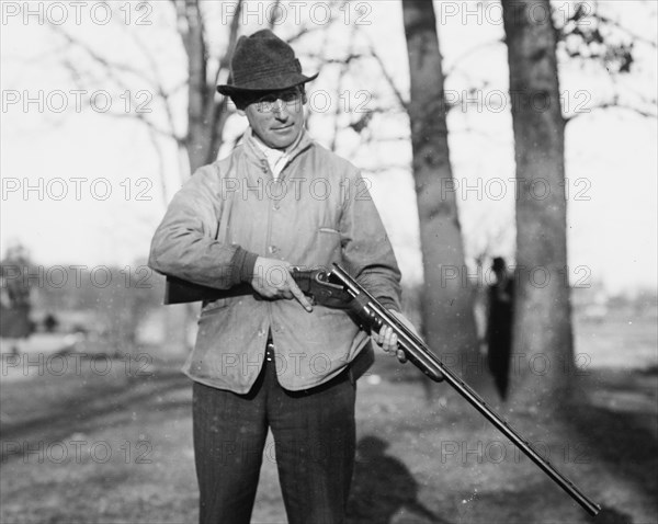 J.H. Hendrickson, ex champion guns shooting ca. 1910-1915