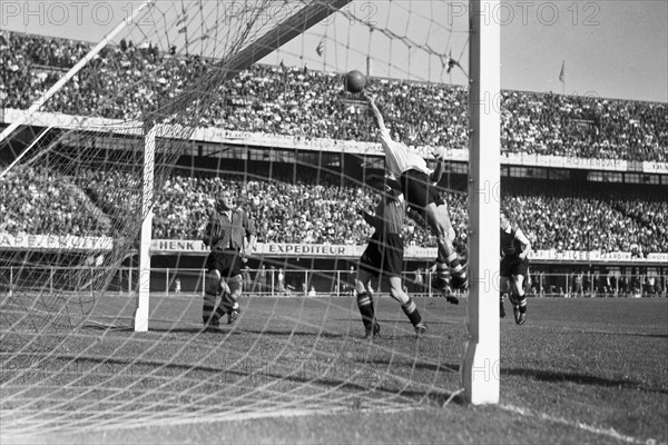 1940s Soccer Match - Feijenoord against Sparta 3-2 ca. 1947