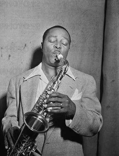 Portrait of Louis Jordan, Paramount Theater(?), New York, N.Y., ca. July 1946