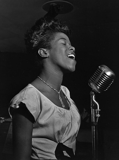 Portrait of Sarah Vaughan, Café Society (Downtown)(?), New York, N.Y., ca. Aug. 194