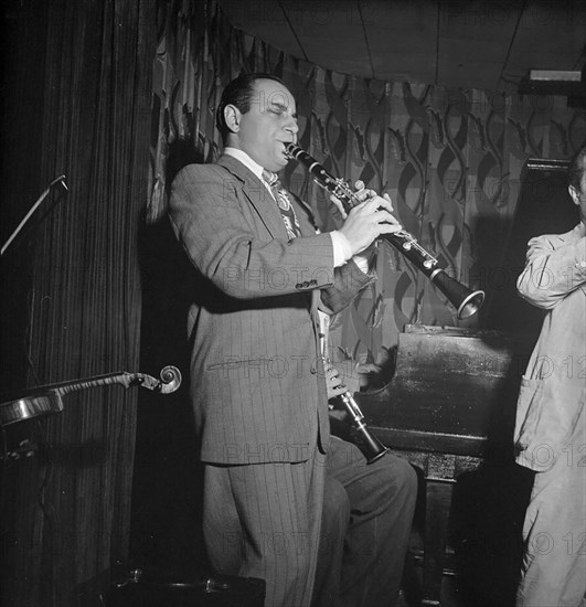 Portrait of Peanuts Hucko, Famous Door, New York, N.Y., between 1946 and 1948