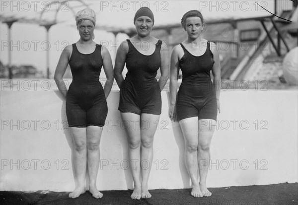 Women's swimming contestants at Sheepshead Bay, Brooklyn, New York City, July 16, 1914