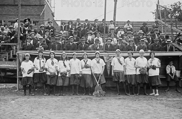 Female New York Giants baseball team ca. 1913