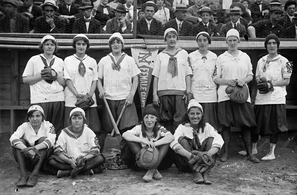 Female New York Giants baseball team ca. 1913