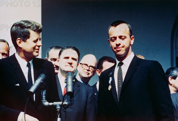 Astronaut Alan Shepard receives NASA Distinguished Service award 1961