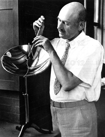 Dr. Robert Goddard with his apparatus for solar energy study at Clark University, Worcester, Mass. (1932-1934).