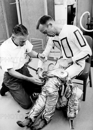 Astronaut Alan Shepard - Pressure Suit - Mercury-Redstone (MR)-3 flight