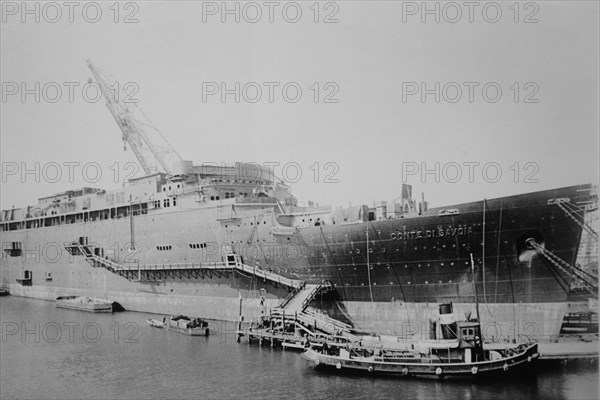 Conte di Savoia ship during its buiding at the Cantieri Riuniti dell'Adriatico of Trieste in 1932