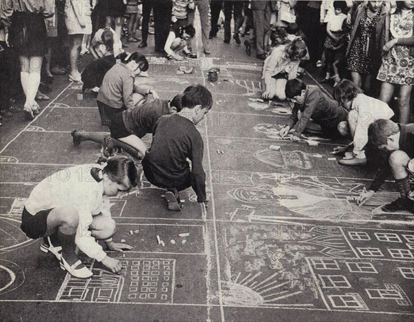 Drawing contest for children organised by "Zycie Radomskie" newspaper ca. 1975