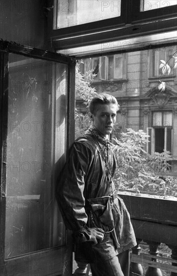 Warsaw Uprising:  Wieslaw Chrzanowski "Wieslaw" from "Anna" Company of "Gustaw" Battalion in a townhouse at 16 Wilcza Street ca. September 1944