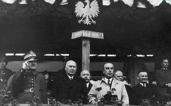 Jubilee of the Lódz Sports Club, June 1939. On the grandstand stand from the left: general Franciszek Dindorf-Ankowicz, president of Lódz Jan Kwapinski, president of the Lódz Sports Club Józef Wolczynski, Lódz voivode Henryk Józewski.