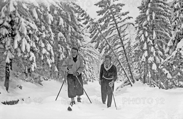 Training of Bronislaw Czech, Stanislaw Marusarz and Andrzej Marusarz in the Tatra Mountains. Bronislaw Czech (left) and Stanislaw Marusarz during training ca. 1935