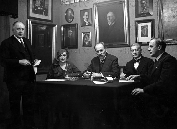 General meeting of members of the Society, presidium: Ferdynand Ossendowski (standing), Maria Szpyrkówna, Jan Lorentowicz (third from the right), S. Falat, A. Dzieciolowski. Society of Polish Writers and Journalists. Warsaw, March 27, 1935