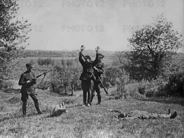 Poland History: Smugglers caught by border guards ca. 1928-1935