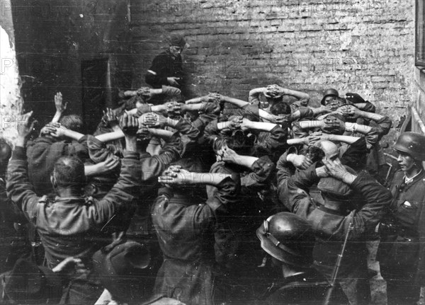 Warsaw Uprising: German POW’s taken in PAST-a building in a courtyard of a townhouse on Zielna street ca. August 1944