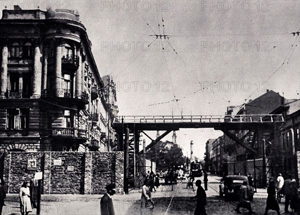 Warsaw Ghetto. Footbridge over Chlodna Street viewed to the east ca. 1942