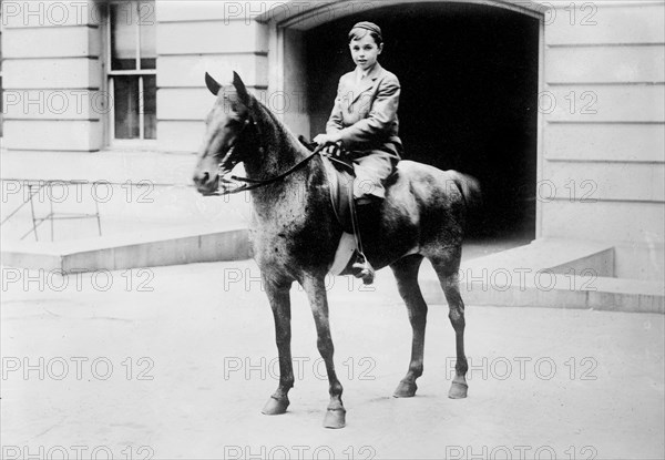 Charlie Taft, on horse 4 7 1909
