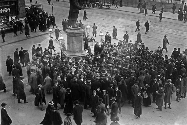 Suffrage meeting - City Hall ca. 1910-1915