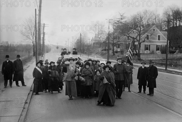 Rosalie Jones' Army [Suffragettes] (hiking) ca. 1910-1915