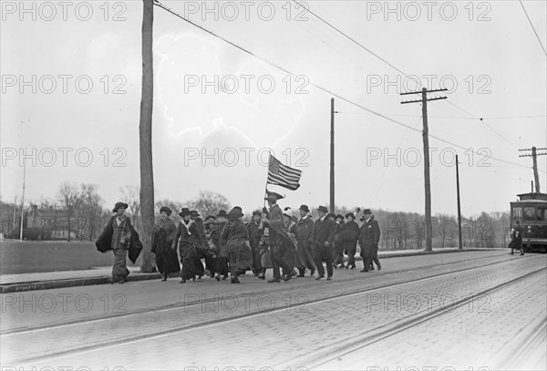 Rosalie Jones' Army [Suffragettes] (hiking) ca. 1910-1915